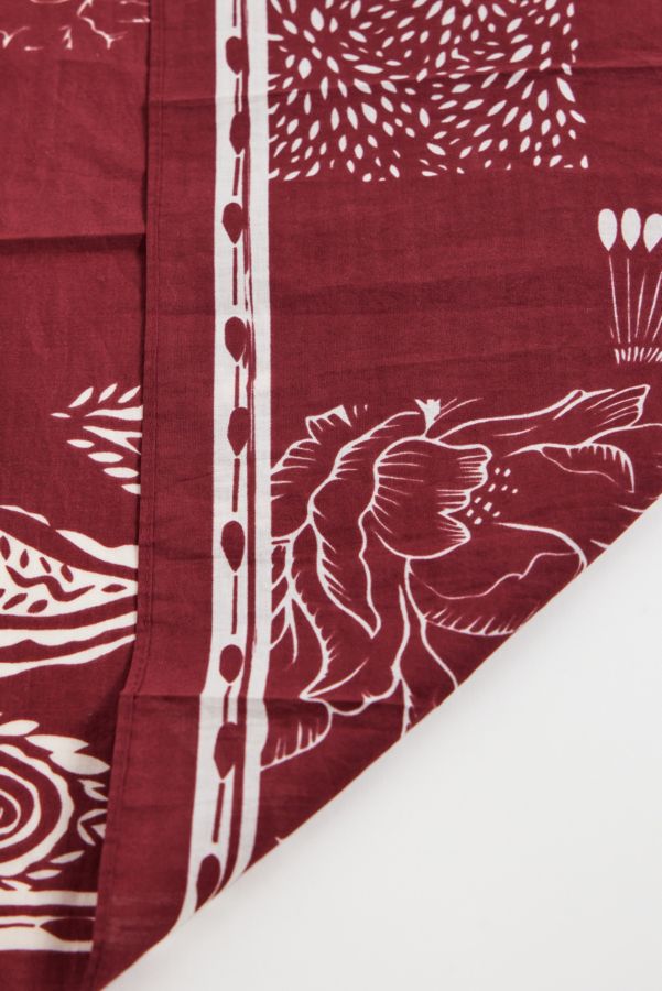 Slide View: 3: Foulard imprimé bandana rouge UO