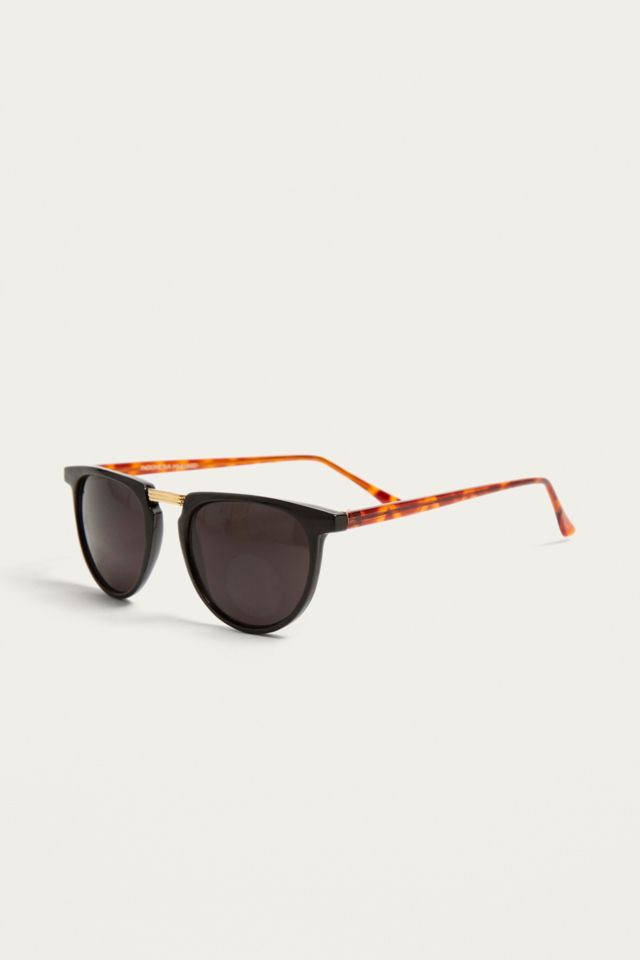 Hindsight Vintage Travis Black Sunglasses | Urban Outfitters UK