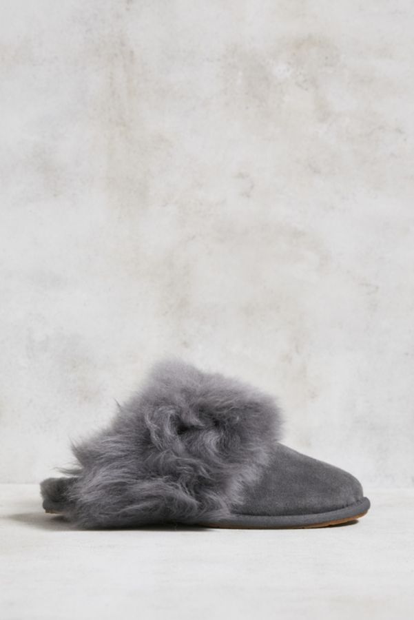 Slide View: 4: UGG – Pantoffeln „Scuff Sis" in Anthrazit