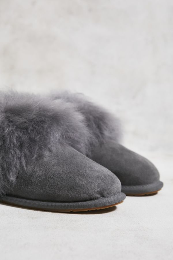 Slide View: 5: UGG – Pantoffeln „Scuff Sis" in Anthrazit