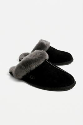 ugg scuffette slippers black