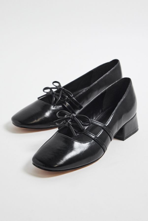 Slide View: 2: UO Beau Bow Mary Jane Shoes