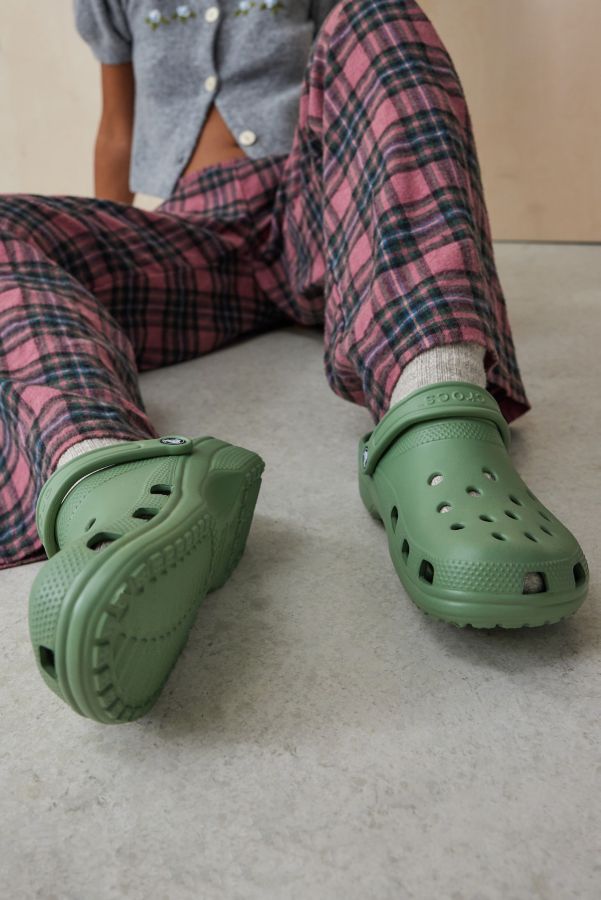 Vista de diapositivas: 1: Zuecos Clásicos Crocs Moss