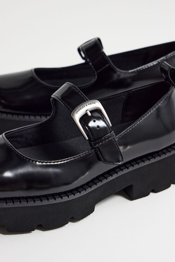 Slide View: 3: Charles & Keith Schwarze Klobige Mary Jane Schuhe