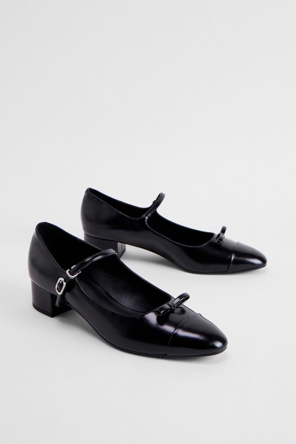 Slide View: 2: Charles & Keith Schwarze Schleife Mary Jane Schuhe