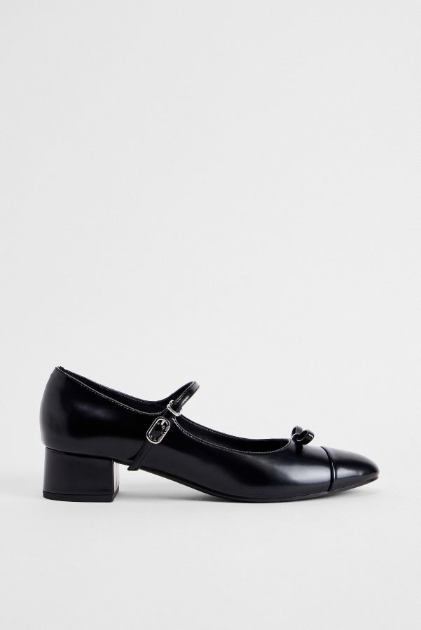 Slide View: 3: Charles & Keith Schwarze Schleife Mary Jane Schuhe