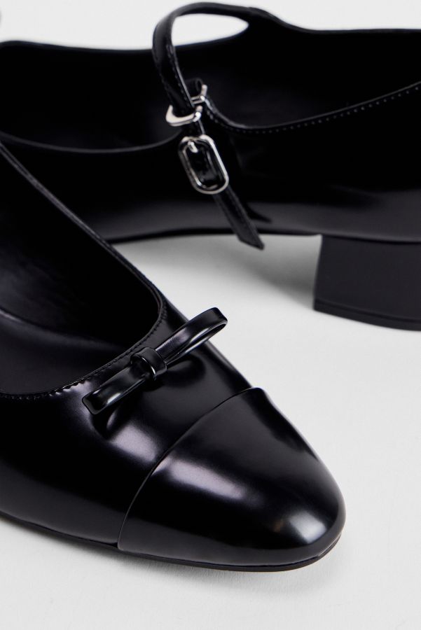 Slide View: 4: Charles & Keith Schwarze Schleife Mary Jane Schuhe