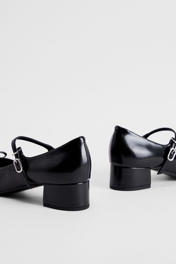 Slide View: 5: Charles & Keith Schwarze Schleife Mary Jane Schuhe