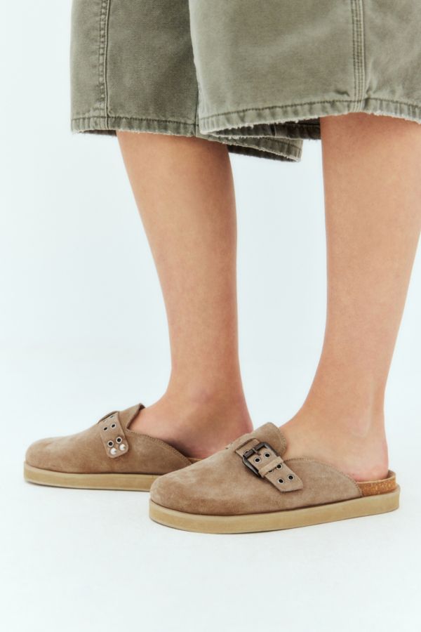 Vista diapositiva: 1: UO Brooke Taupe Suede Mules