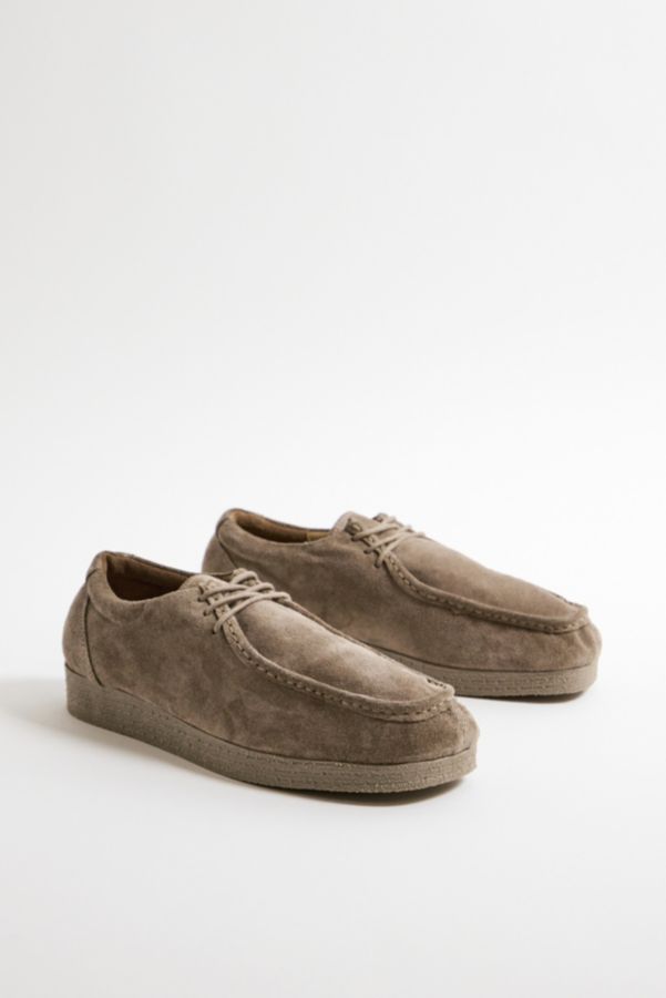 Vista de diapositivas: 2: UO The Moc Taupe Lace-Up Suede Shoes