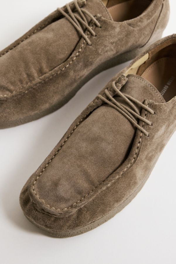 Vista de diapositivas: 5: UO The Moc Taupe Lace-Up Suede Shoes