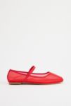 Thumbnail View 2: Chaussures de ballerine en maille fine rouge UO