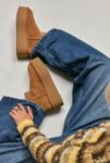 Thumbnail View 1: UGG – Klassischer Stiefel „Ultra Mini“ in Kastanie mit Plateausohle