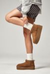 Thumbnail View 6: UGG – Klassischer Stiefel „Ultra Mini“ in Kastanie mit Plateausohle