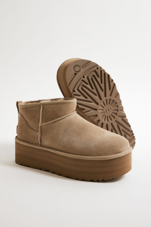 Vista de diapositivas: 2: UGG Sand Classic Ultra-Mini Platform Boots