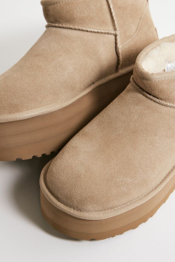 Vista de diapositivas: 5: UGG Sand Classic Ultra-Mini Platform Boots