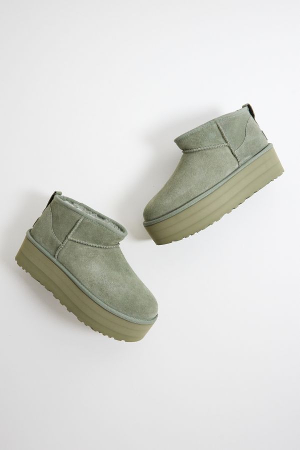 Vista de diapositivas: 2: Botas UGG Clove Classic Ultra-Mini con Plataforma