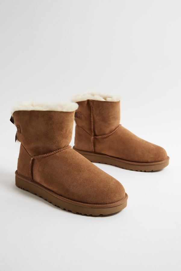 Vista de diapositivas: 2: Bota UGG Mini Bailey Bow Castaña