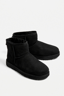 ugg classic short 2 black