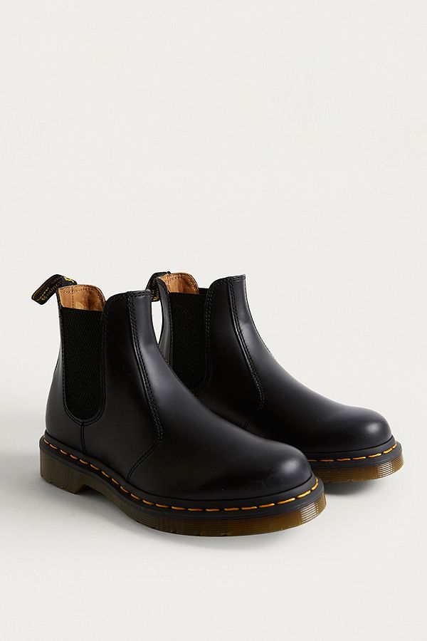 Dr. Martens Classic Chelsea Boots | Urban Outfitters UK