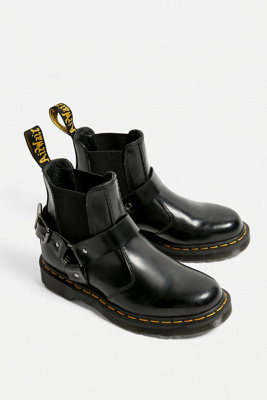 dr martens wincox chelsea boots in black