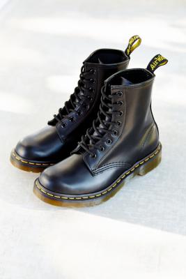 dr martens smooth boots