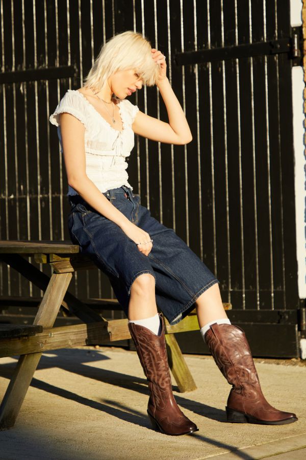 Slide View: 2: UO - Bottes de cowboy Dallas en cuir marrons