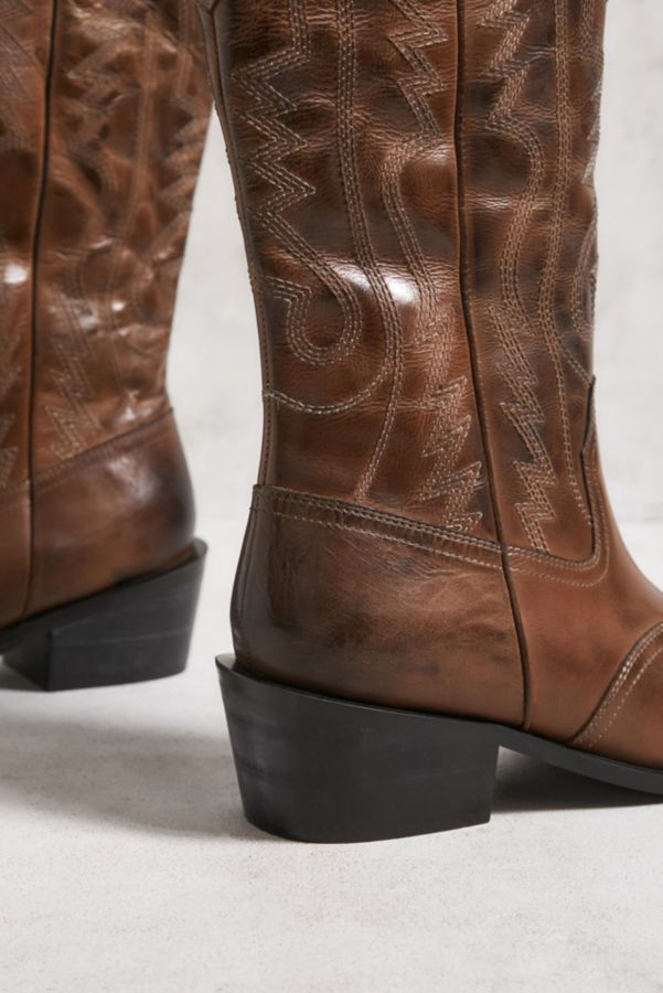 Slide View: 4: UO - Bottes de cowboy Dallas en cuir marrons