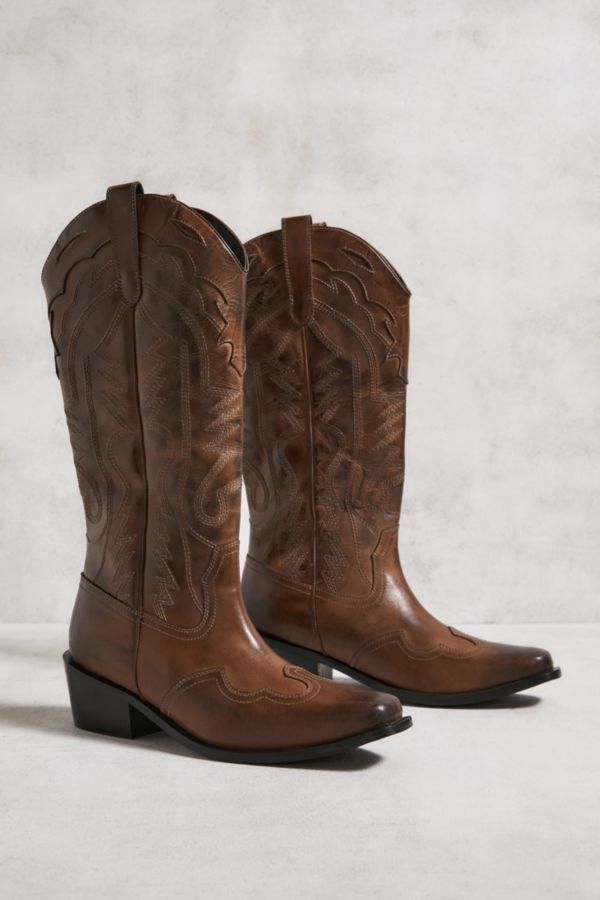 Slide View: 5: UO - Bottes de cowboy Dallas en cuir marrons