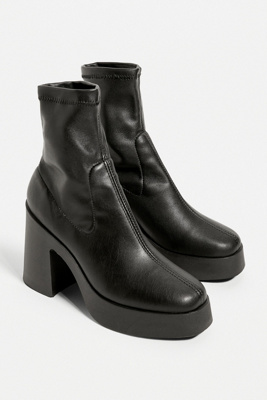 urban outfitters platform boots