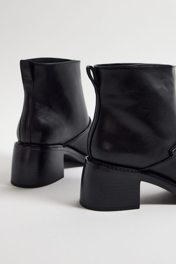 Slide View: 4: Charles & Keith Schwarze Stiefeletten mit Blockabsatz