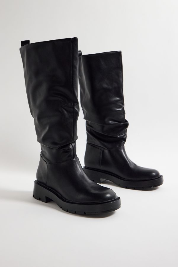 Slide View: 2: Bottes hautes au genou noires affaissées Charles & Keith