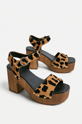 urban outfitters clogs