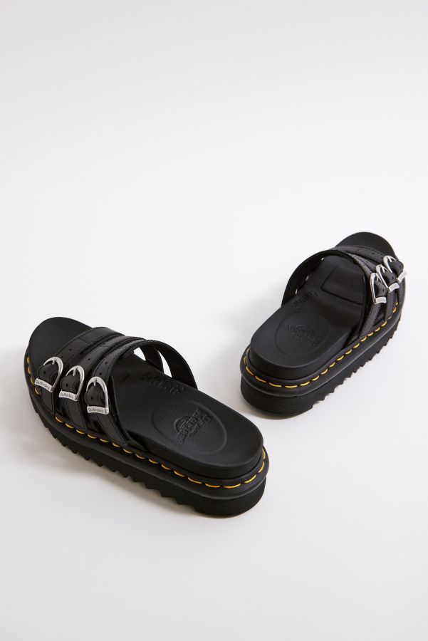 Vista de diapositivas: 4: Dr. Martens Black Hydro Leather Blaire Slide Sandals