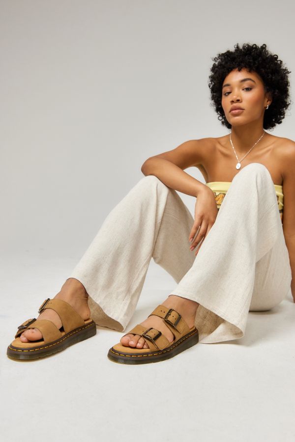 Vista de diapositivas: 1: Dr. Martens Tan Josef Nubuck Leather Buckle Slide Sandals