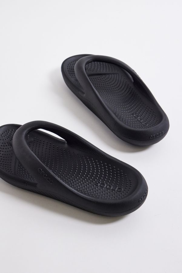 Vista de diapositivas: 5: Crocs Black Mellow Flip Flops