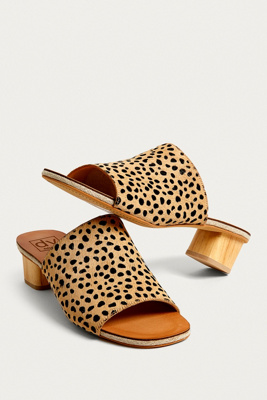 dv leopard mules
