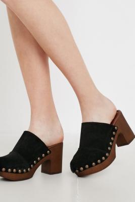 closed toe mules