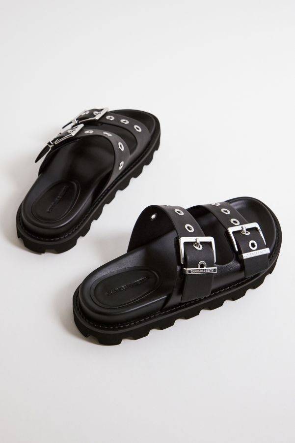 Slide View: 4: Charles & Keith Schwarze Schnallensandalen