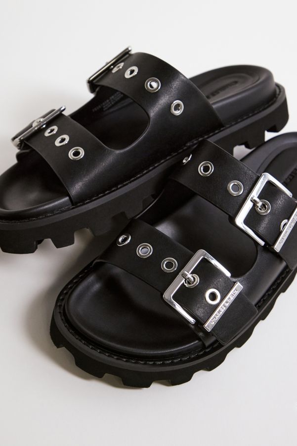 Slide View: 5: Charles & Keith Schwarze Schnallensandalen