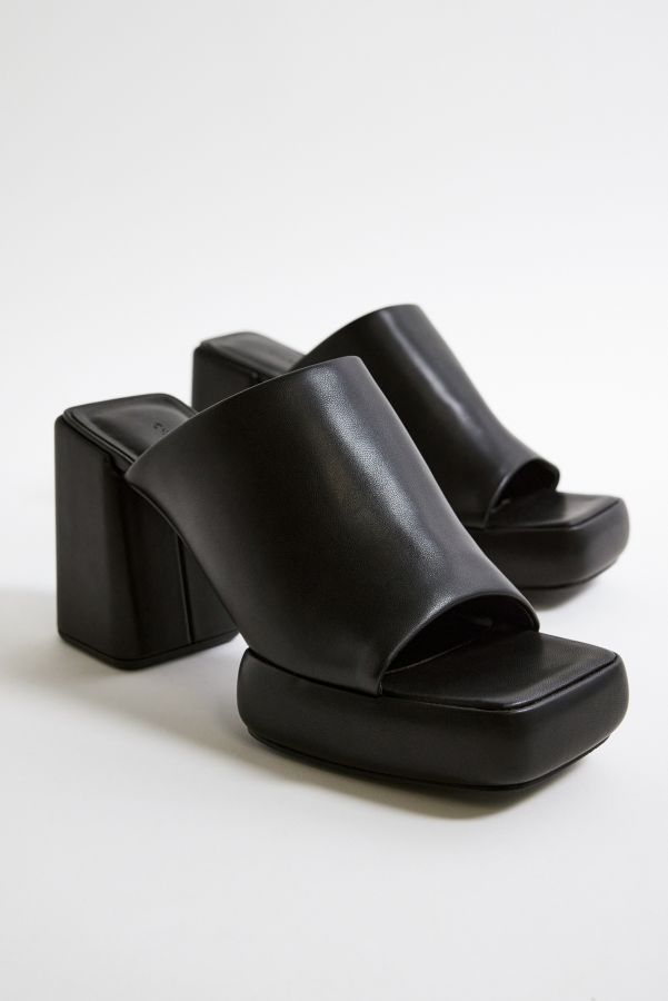 Slide View: 2: Charles & Keith Lucile Schwarze Block-Absatz-Plateau-Pantoletten