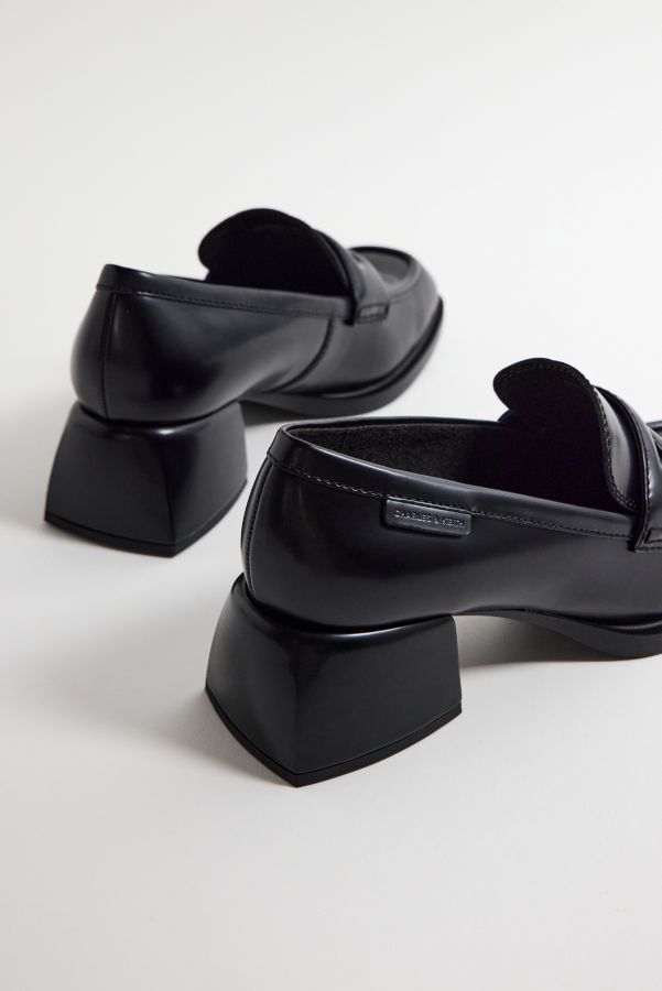 Slide View: 3: Charles & Keith Block Absatz Penny Loafers