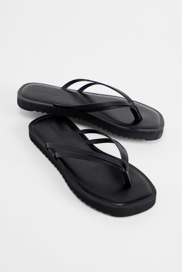 Slide View: 2: UO Leder Flip Flops