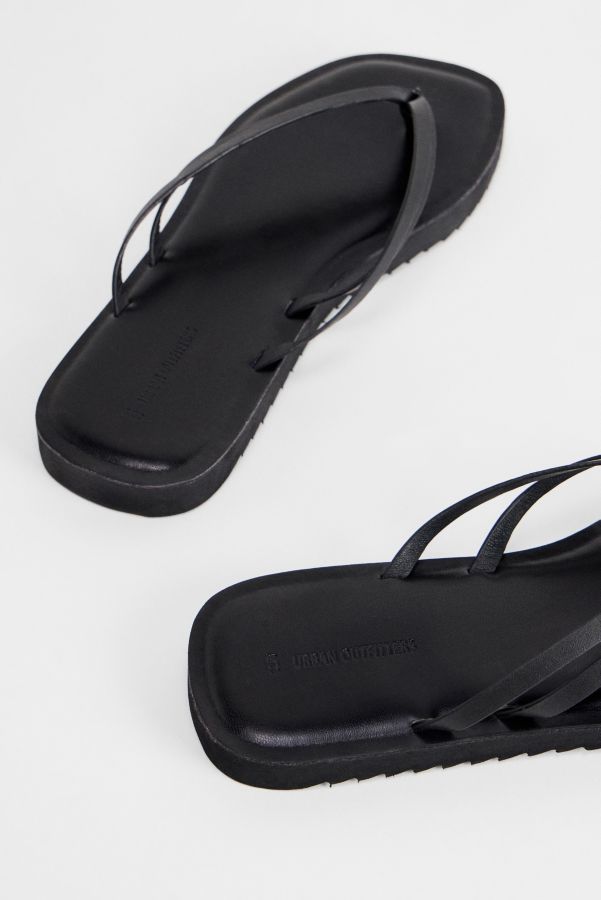 Slide View: 5: UO Leder Flip Flops