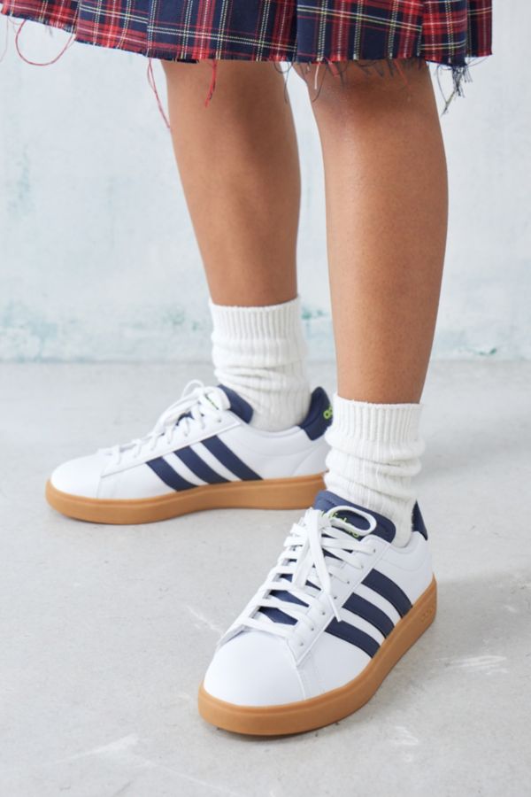 Vista diapositiva: 1: adidas Grand Court 2.0 Gumsole Trainers