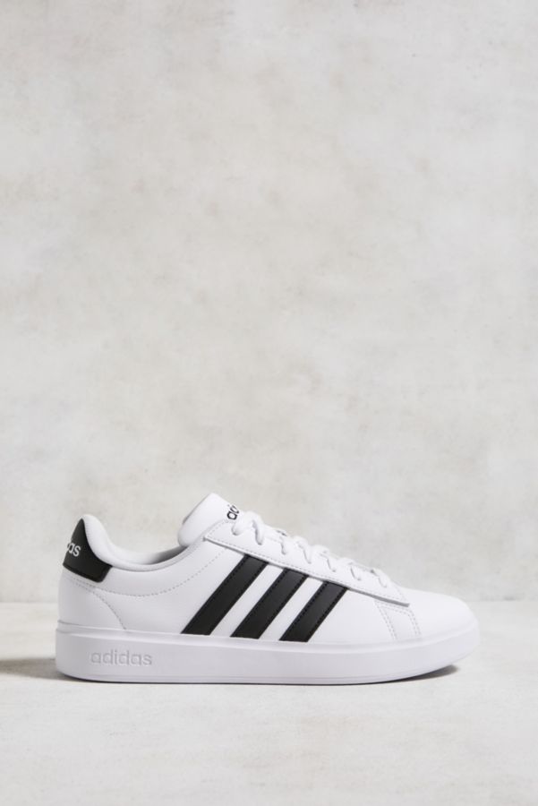 Vista diapositiva: 2: adidas White & Black Grand Court 2.0 Trainers