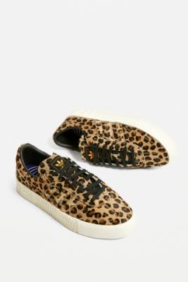basket slip on leopard