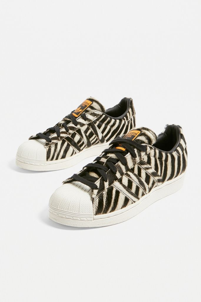 adidas Originals - Baskets Superstar ?� imprim?� z?�bre | Urban Outfitters FR