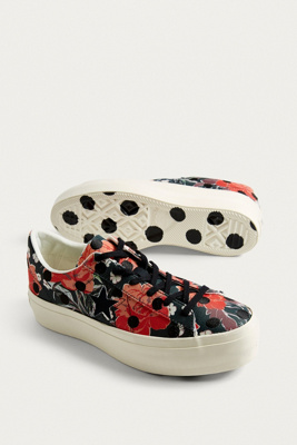 converse one star floral