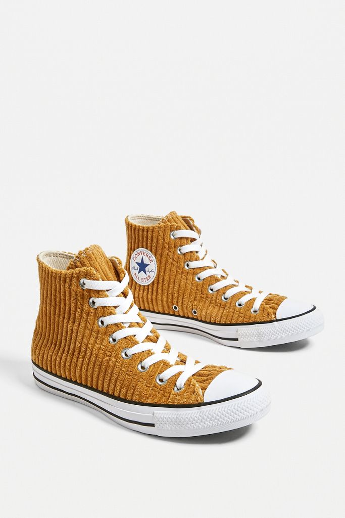 Converse HighTops „Chuck Taylor All Star“ aus Cord in Weizenfarbe